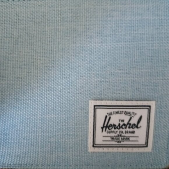 NWOT Herschel Supply Bi- fold Wallet - Picture 4 of 4